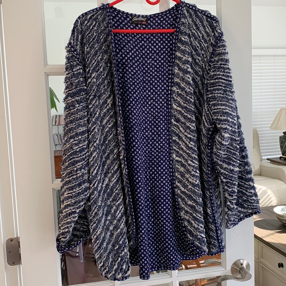 Sue Blue textured eyelash open cardigan lined and trimmed in navy print. OS, EUC